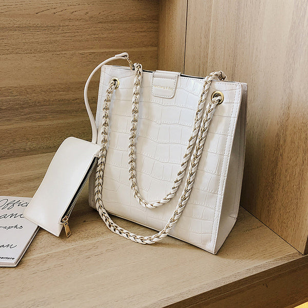 "Elegant Chain Tote Bag – Large Capacity & Fashionable"