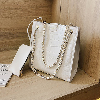 "Elegant Chain Tote Bag – Large Capacity & Fashionable"