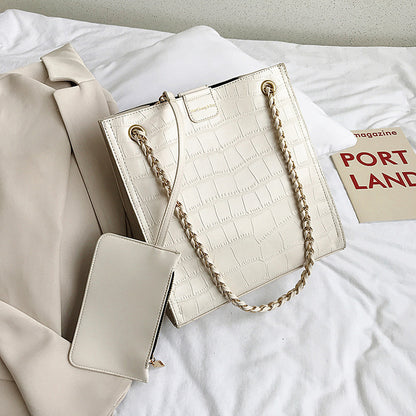 "Elegant Chain Tote Bag – Large Capacity & Fashionable"